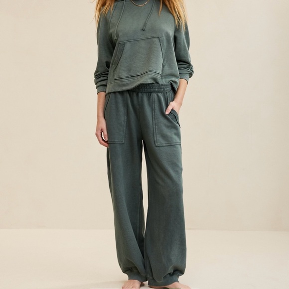 aerie Pants - Aerie vacay joggers- medium